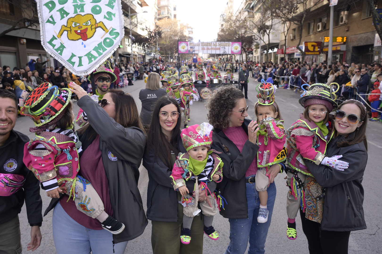 Las mejores imágenes del colorido desfile infantil del Carnaval de Badajoz 2024 (II)