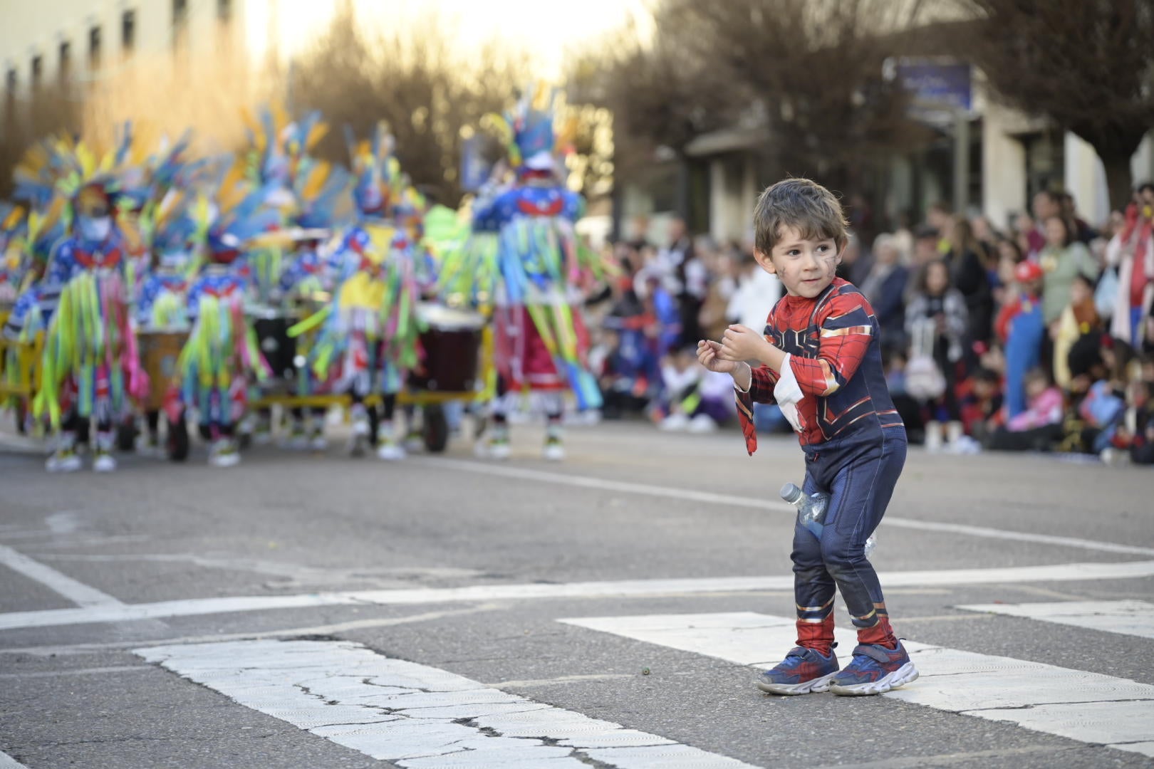 Las mejores imágenes del colorido desfile infantil del Carnaval de Badajoz 2024 (I)