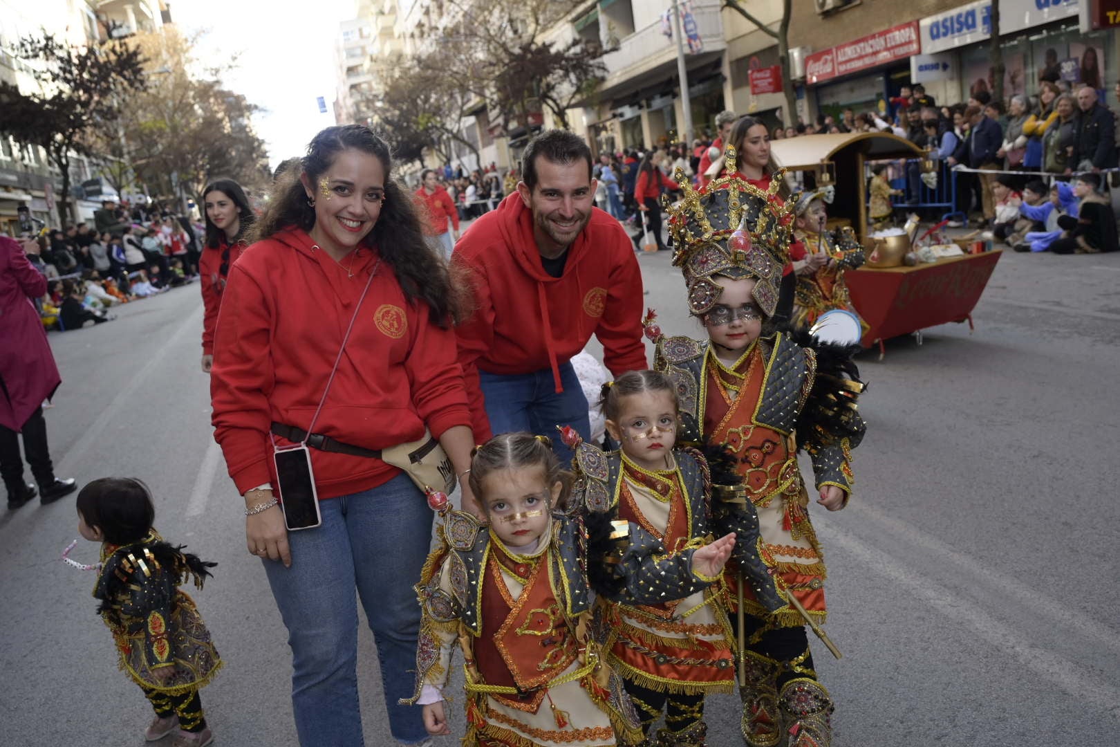 Las mejores imágenes del colorido desfile infantil del Carnaval de Badajoz 2024 (II)