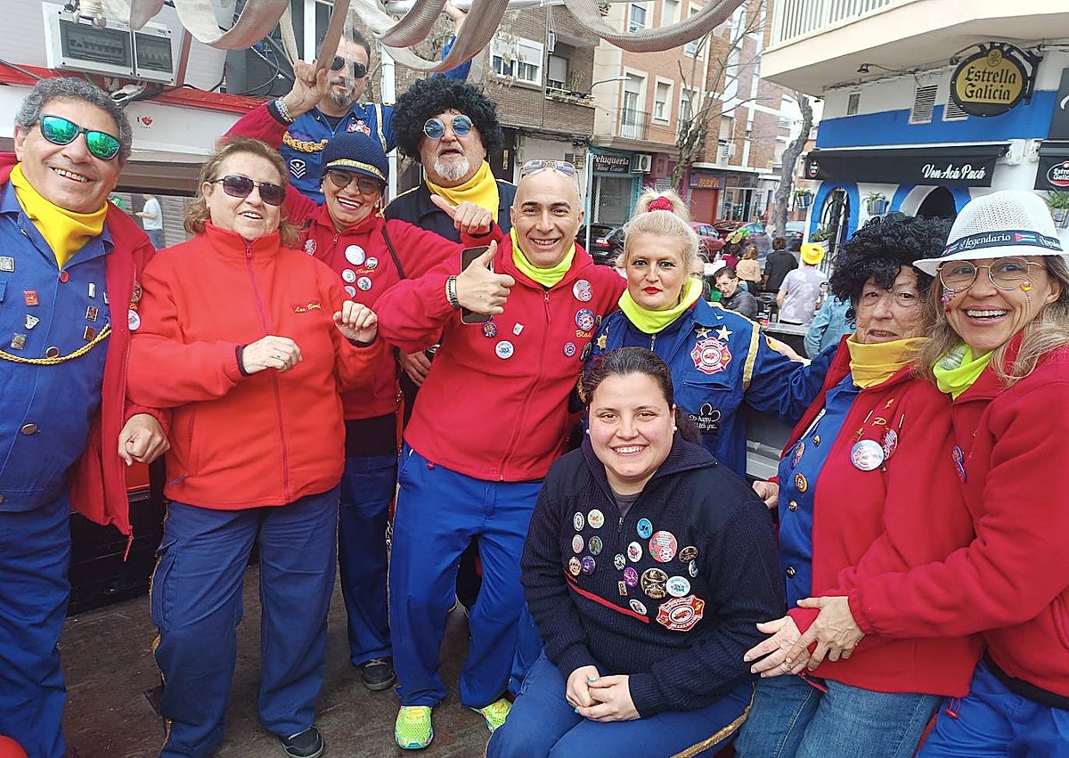 Imagen secundaria 1 - San Roque no llora a su sardina pero se echa a la calle en el Martes de Carnaval
