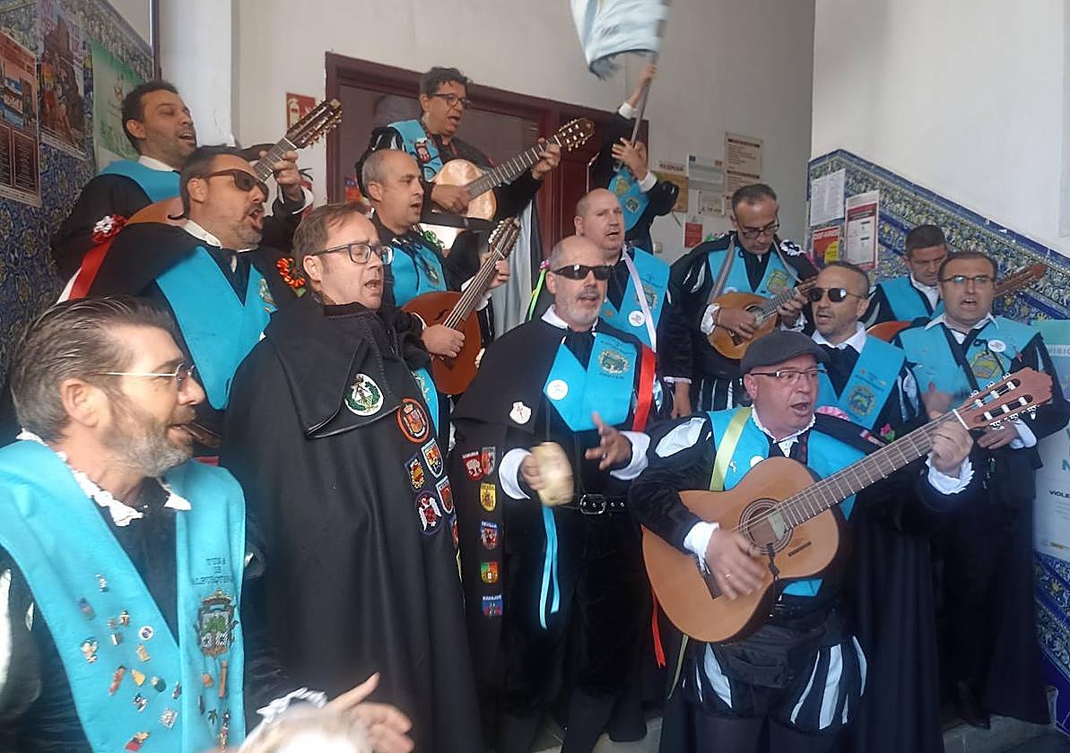 La Tuna de Alburquerque actuando durante el encuentro de 2023