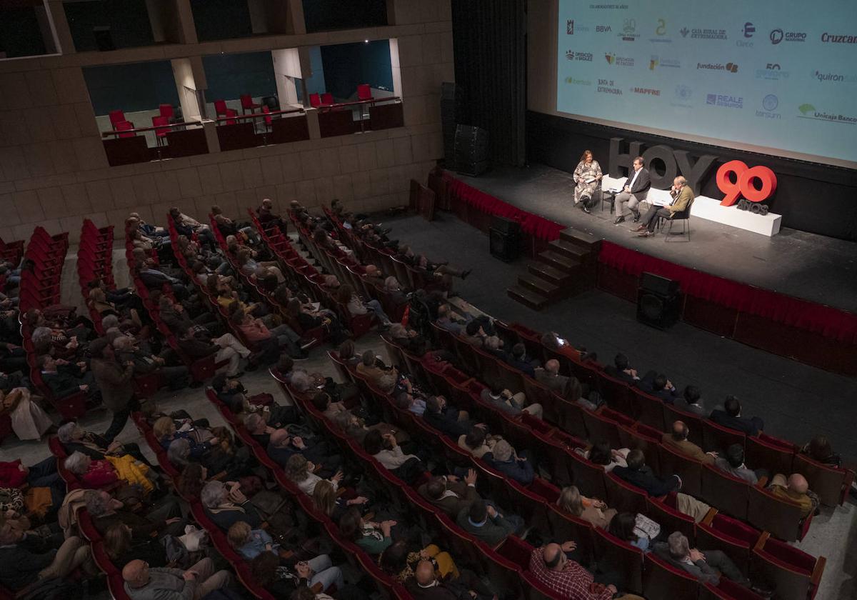 Javier Cercas protaginiza el acto del 90 aniversario de HOY