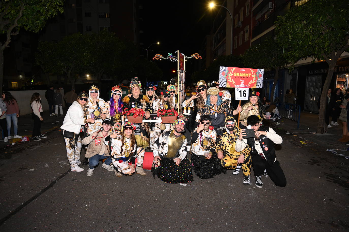 Las mejores imágenes de los grupos participantes en el desfile del Carnaval de Badajoz