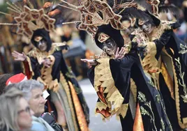 Comparsa Caribe durante el desfile del Carnaval de Badajoz.