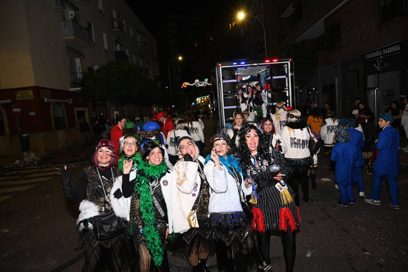 Las mejores imágenes de los grupos participantes en el desfile del Carnaval de Badajoz