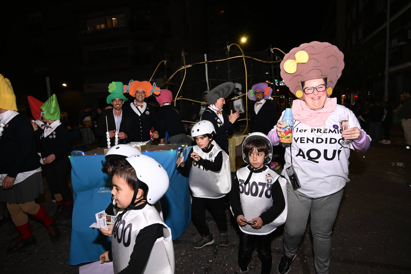 Las mejores imágenes de los grupos participantes en el desfile del Carnaval de Badajoz