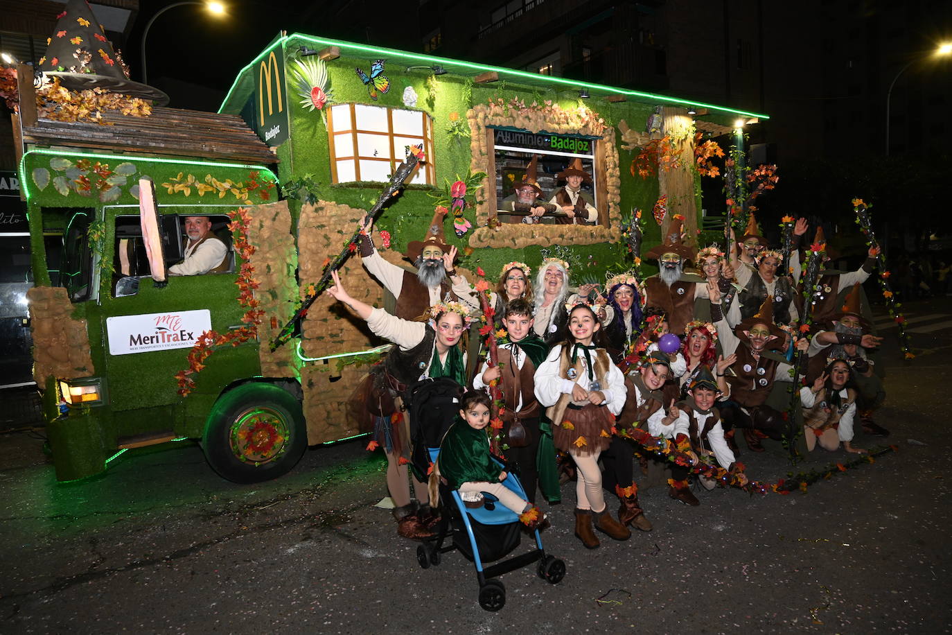 Las mejores imágenes de los grupos participantes en el desfile del Carnaval de Badajoz