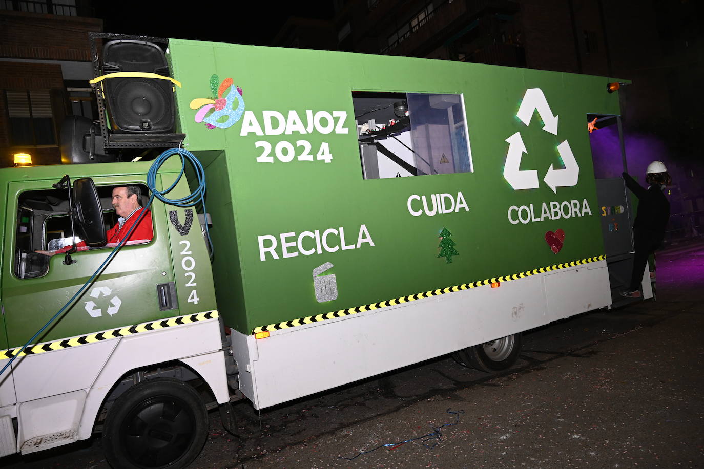 Las mejores imágenes de los grupos participantes en el desfile del Carnaval de Badajoz