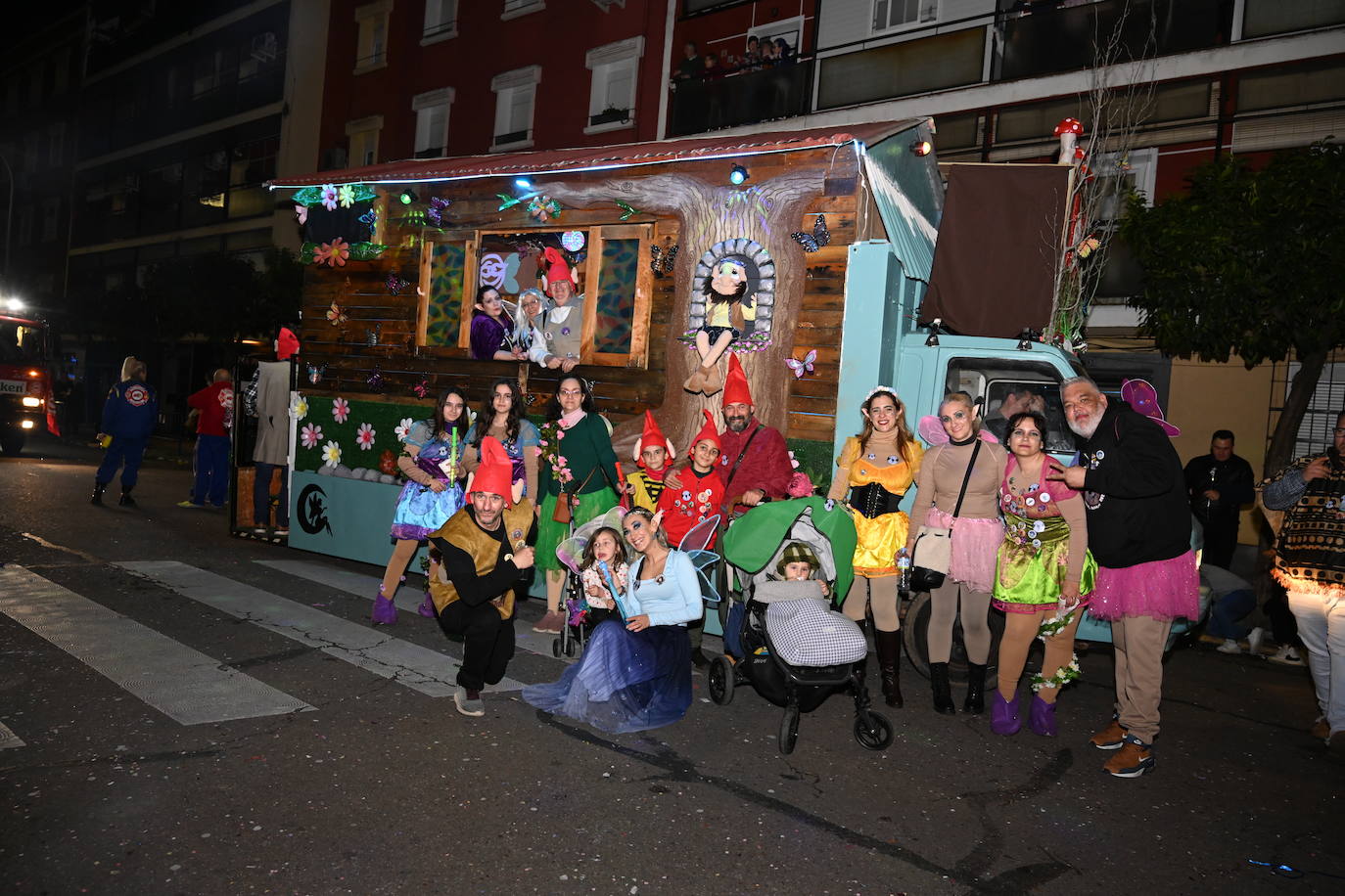 Las mejores imágenes de los grupos participantes en el desfile del Carnaval de Badajoz