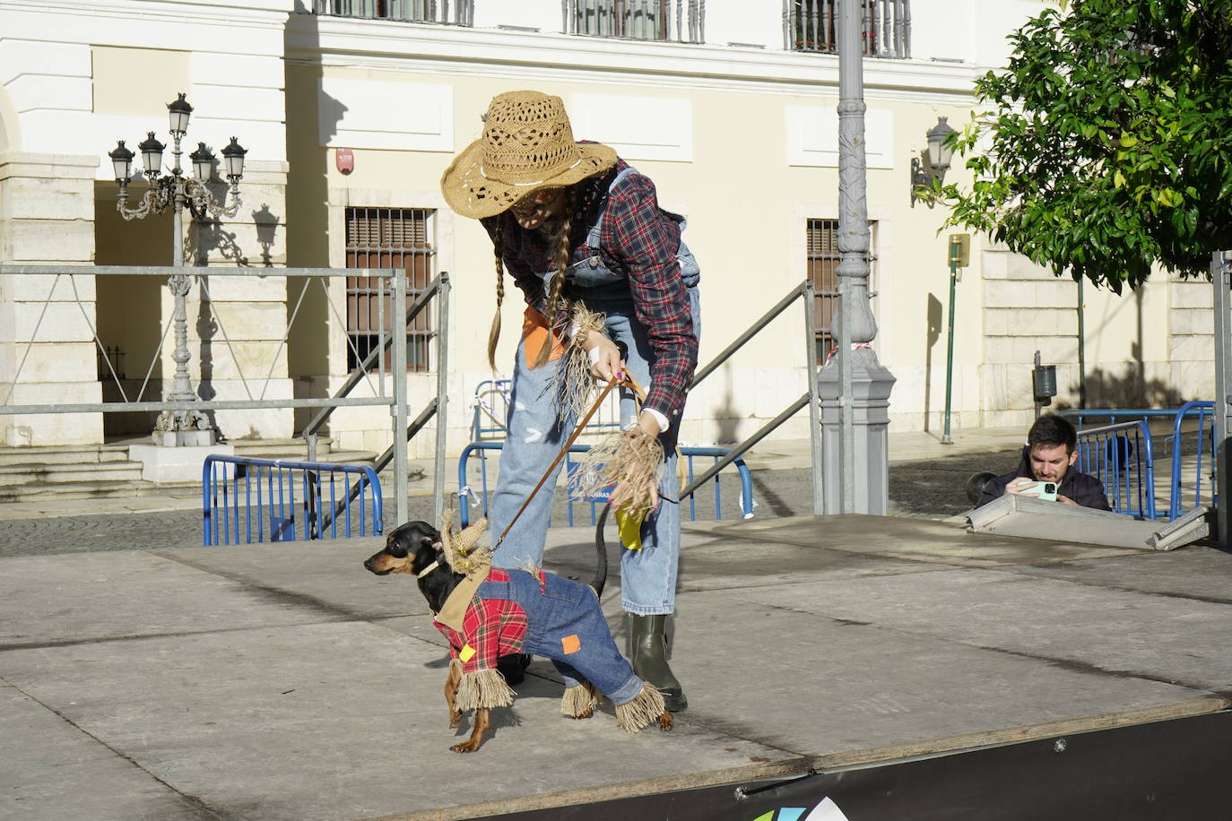 Las mejores imágenes del concurso de disfraces de mascotas del Carnaval de Badajoz