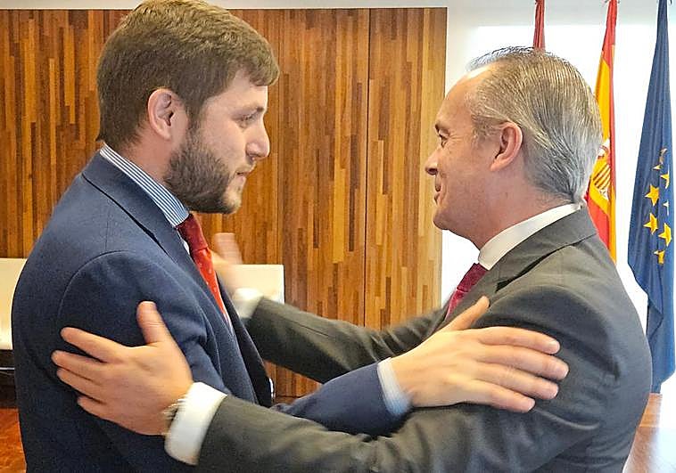 Ignacio Hernando Serrano y Manuel Martín Castizo, durante su encuentro en Toledo.