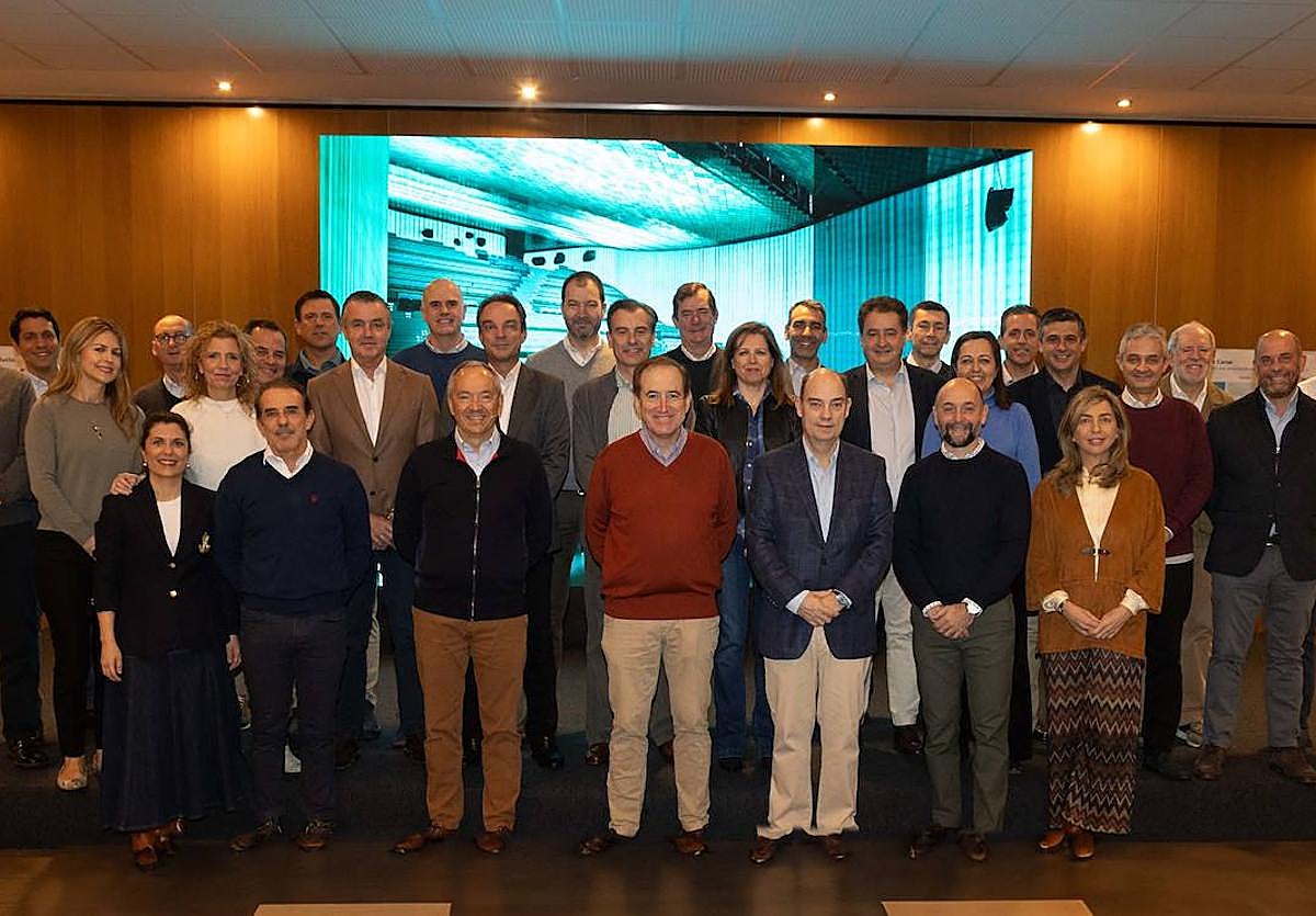 Equipo directivo de Mapfre, con Antonio Huertas en el centro, reunido en Villanueva de la Serena para ultimar su nuevo plan estratégico