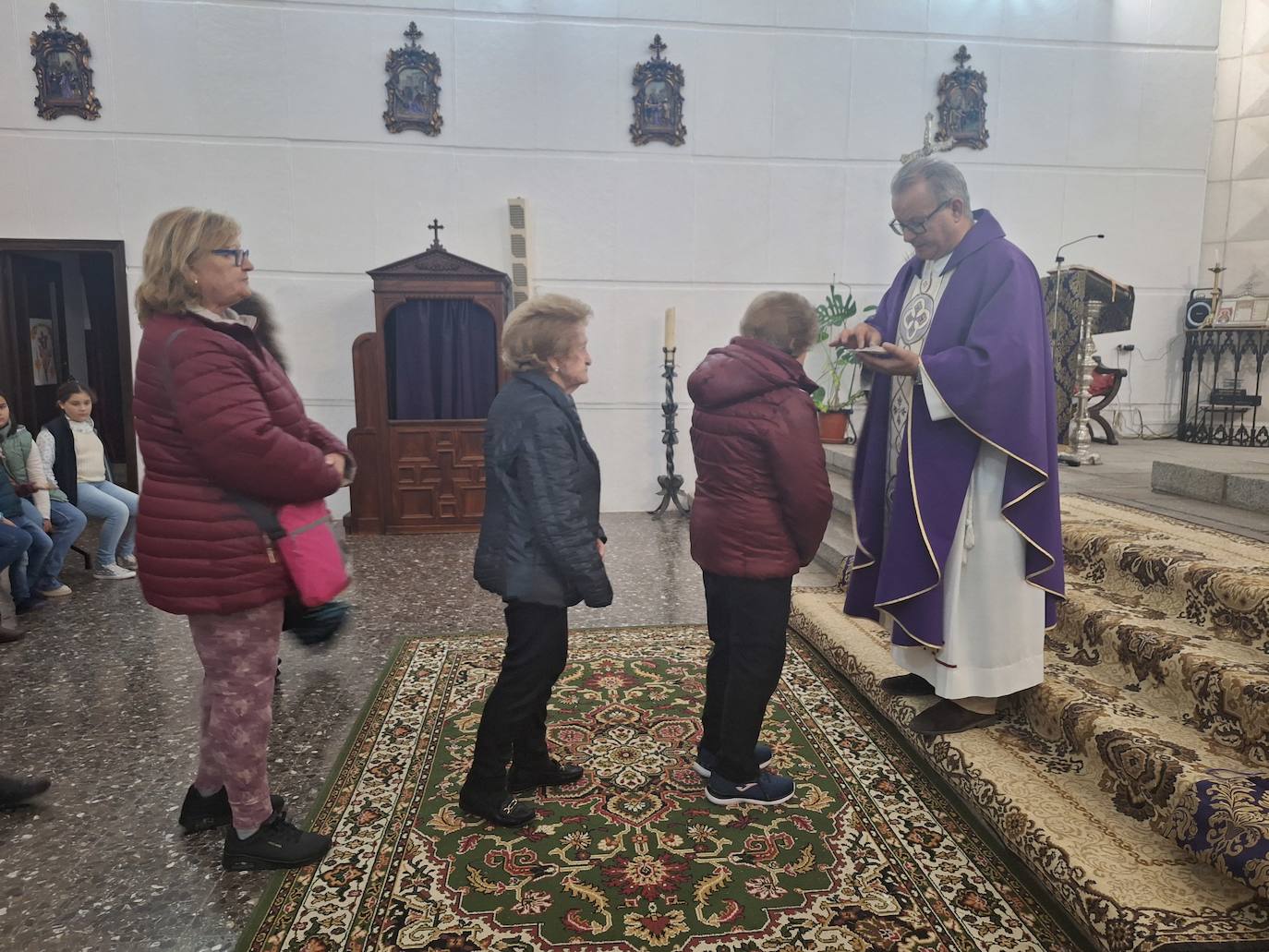 Momento de la imposición de la ceniza a los fieles, el pasado Miércoles de Ceniza.