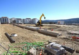 Aspecto actual de las obras en el nuevo barrio de La Mazuela II, que tendrá 300 viviendas nuevas.