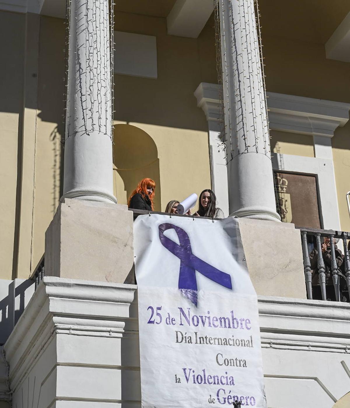 Lazo contra la violencia de género en el Ayuntamiento.