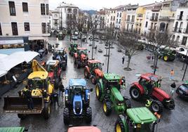 Los tractores tomaron este jueves la Plaza Mayor de Plasencia.