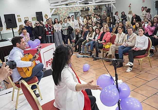 La Ratita al cante con Antonio Vargas a la guitarra.