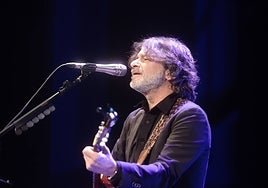 El cantautor madrileño Quique González actuó anoche en el Gran Teatro de Cáceres