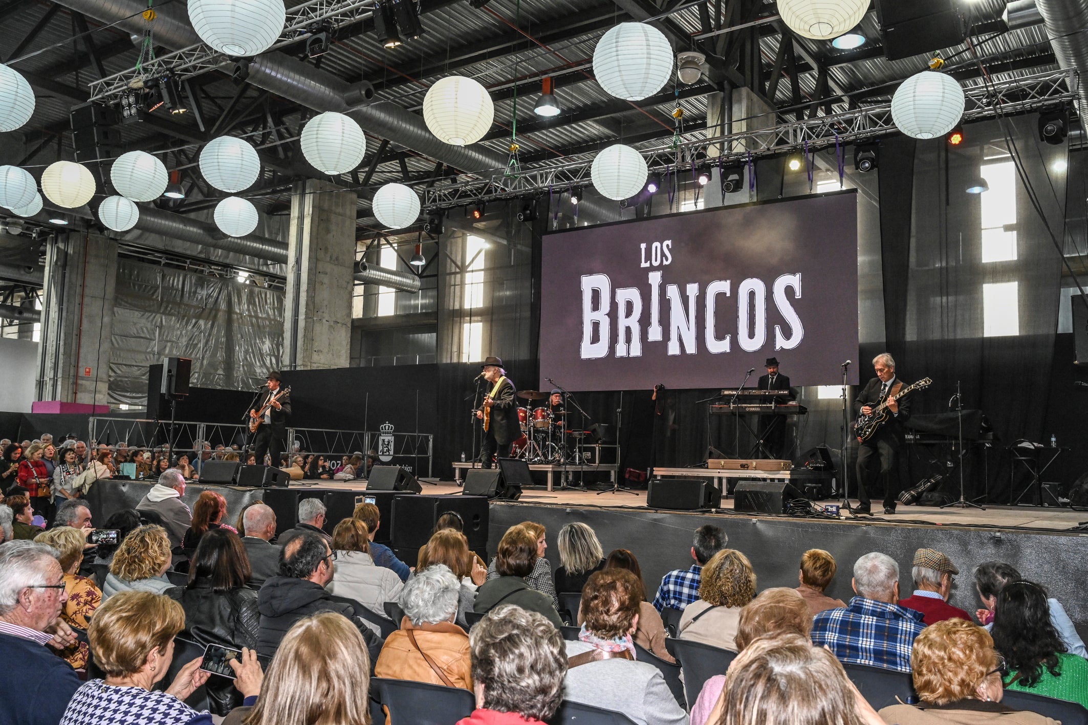 El concierto de Los Brincos en la Feria de los Mayores, en imágenes