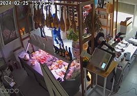 Imagen de la cámara de seguridad del establecimiento de Monesterio.