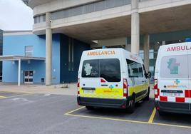 Un nuevo acceso para ambulancias en el Universitario de Cáceres facilita más privacidad y seguridad