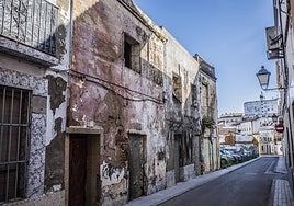 Viviendas pendientes de derribo en la calle Eugenio Hermoso.