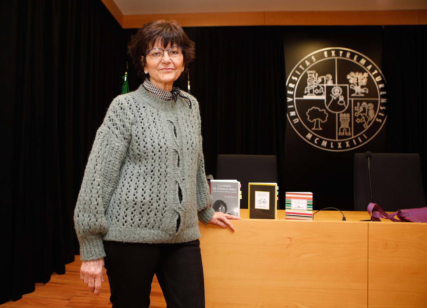 La poeta Ángeles Mora fue la protagonista de la ultima aula Valverde.