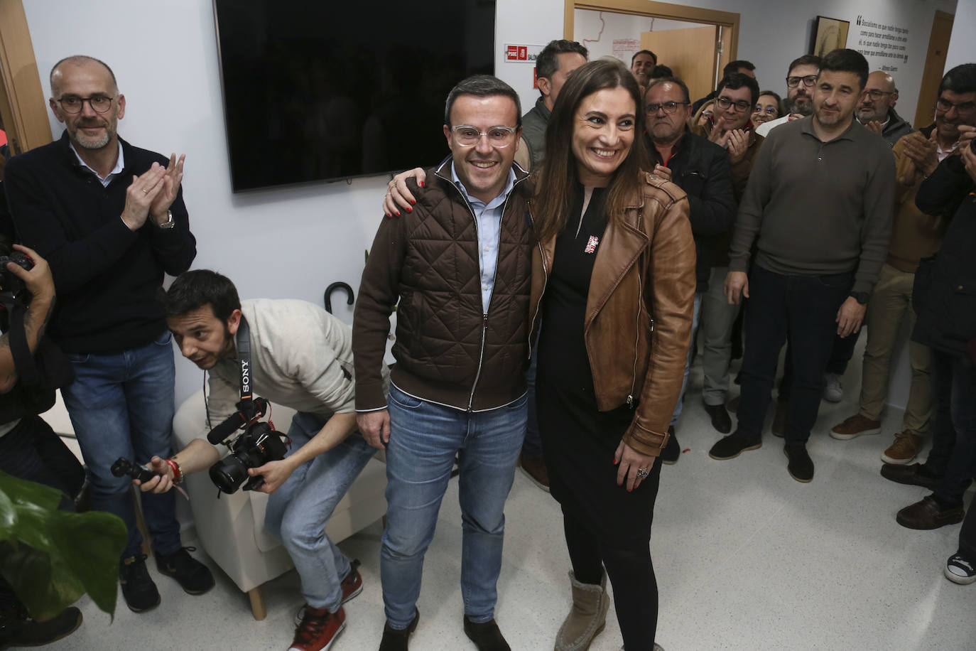 Primeras imágenes tras conocer el resultado de las primarias del PSOE extremeño