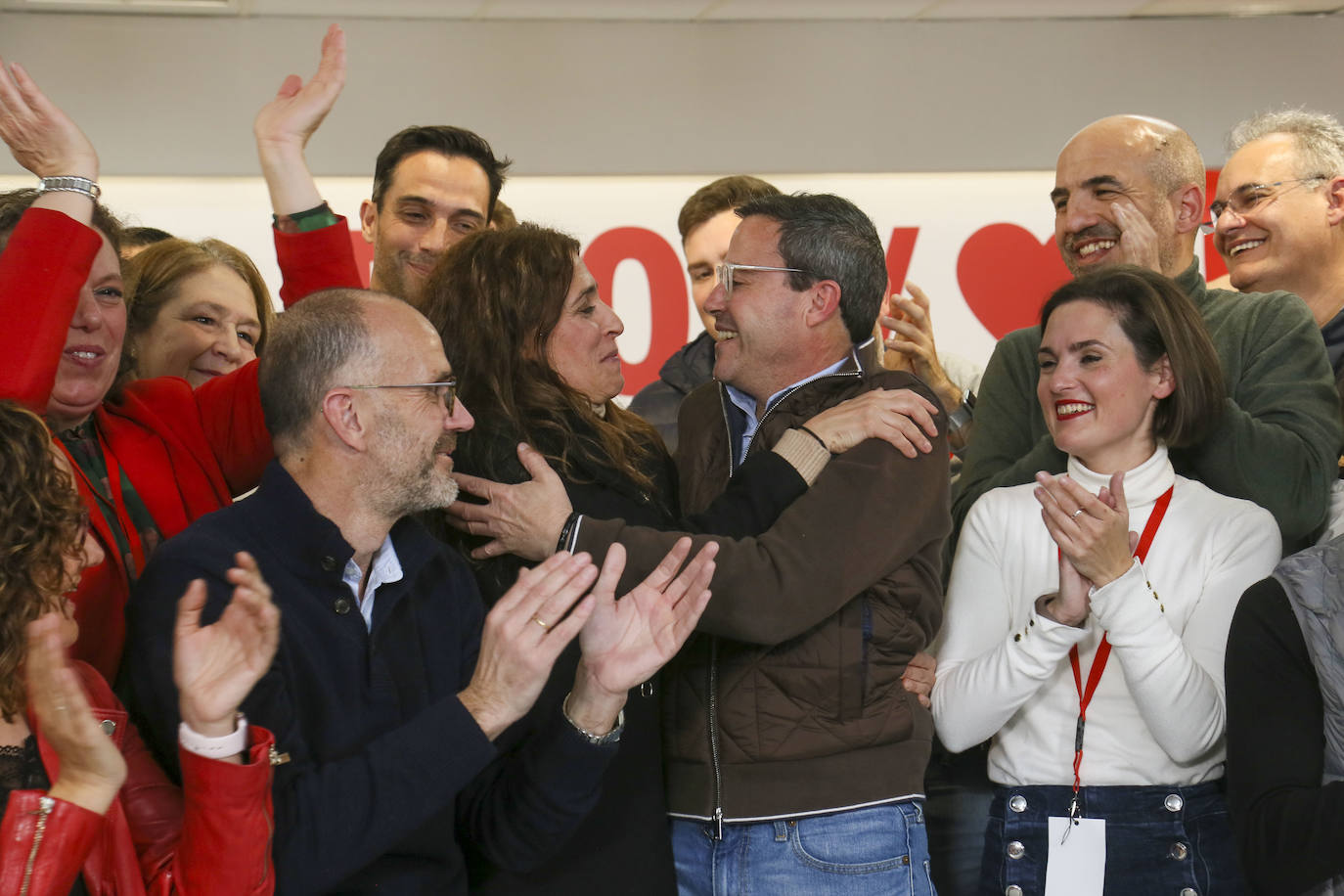 Primeras imágenes tras conocer el resultado de las primarias del PSOE extremeño