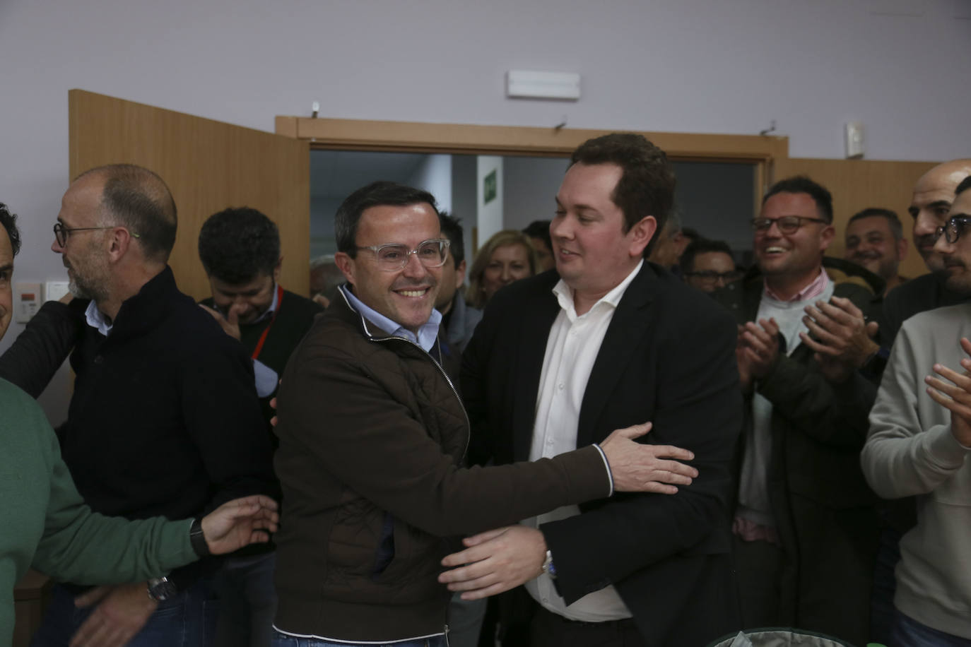 Primeras imágenes tras conocer el resultado de las primarias del PSOE extremeño