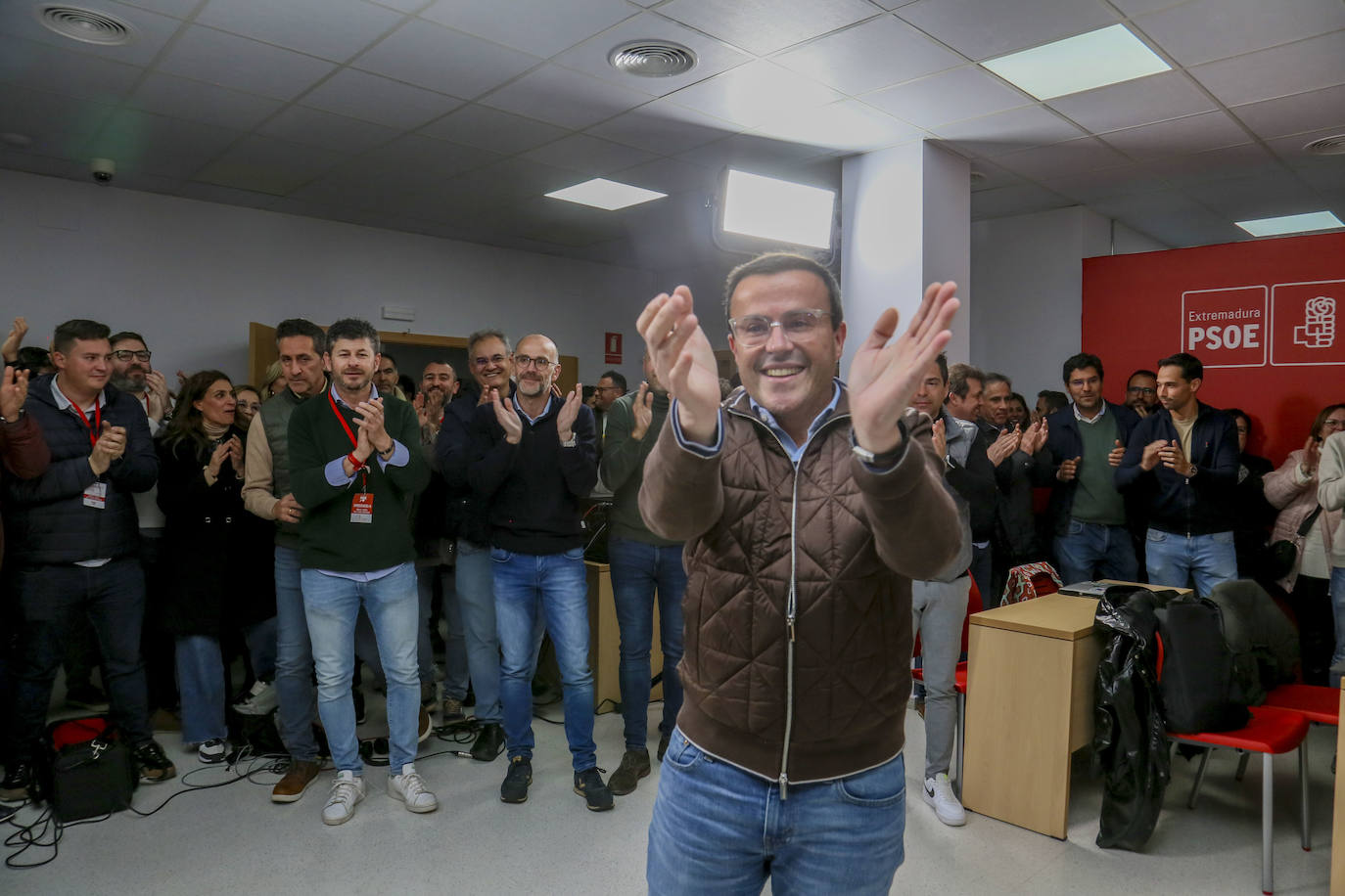 Primeras imágenes tras conocer el resultado de las primarias del PSOE extremeño