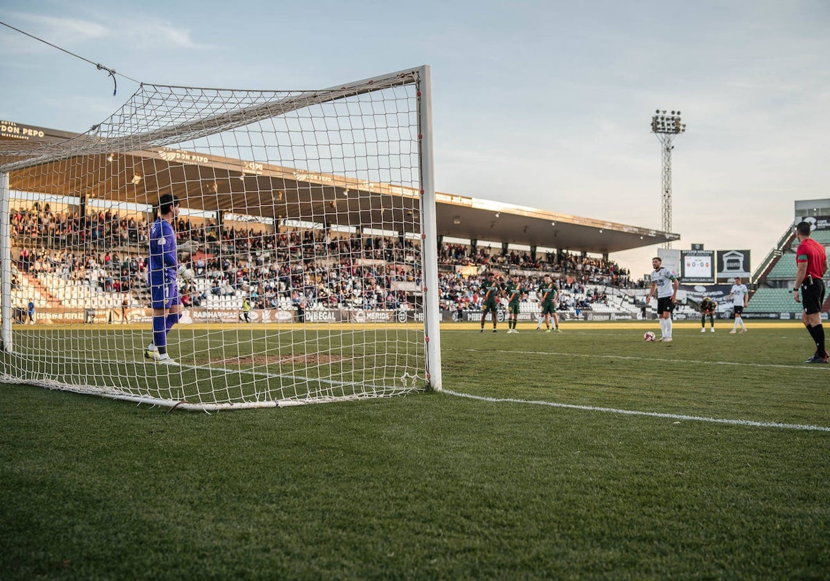 Chuma, segundos antes de transformar el penalti ante el Castellón hace quince días.