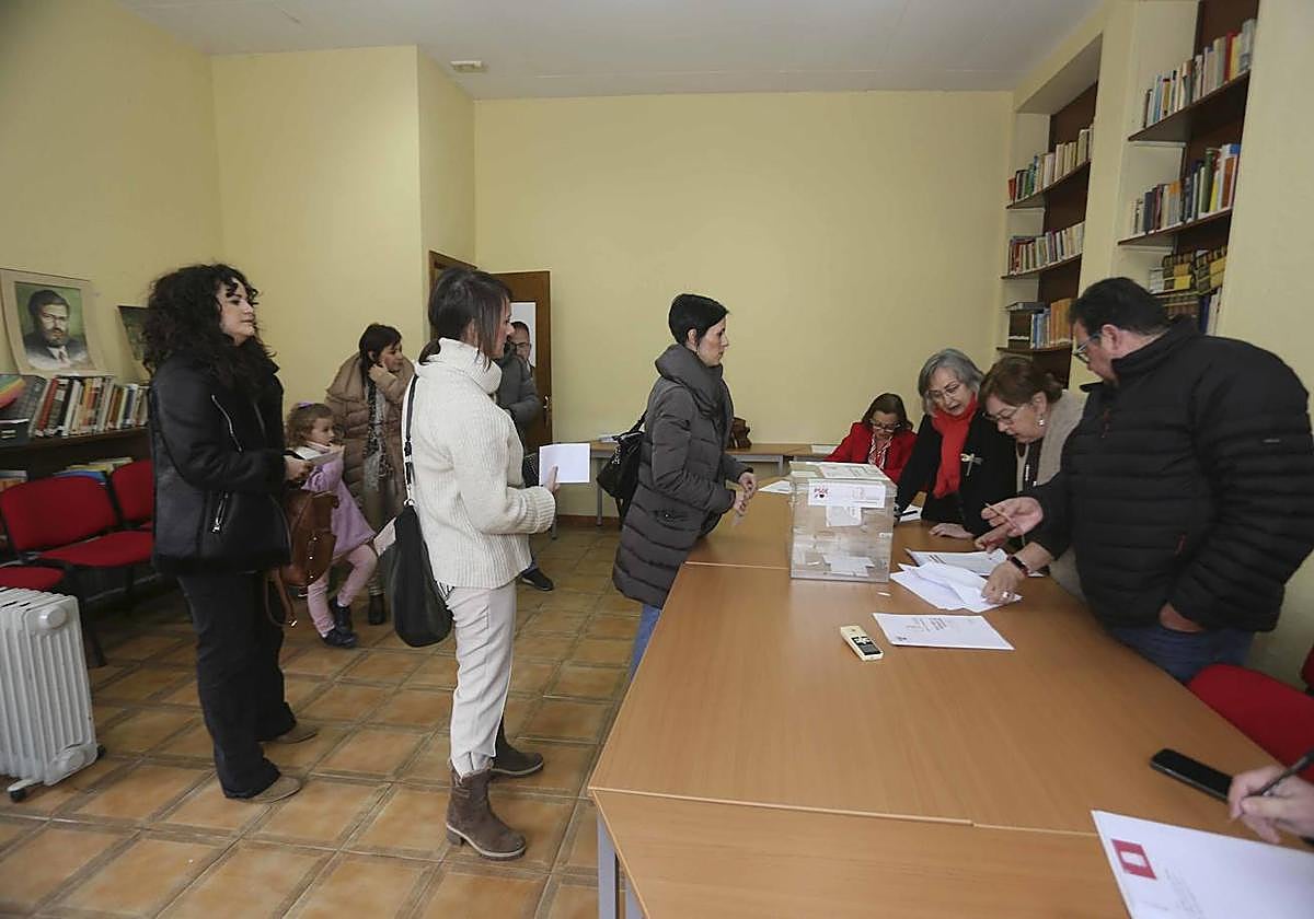 Las primarias del PSOE en Extremadura, en imágenes