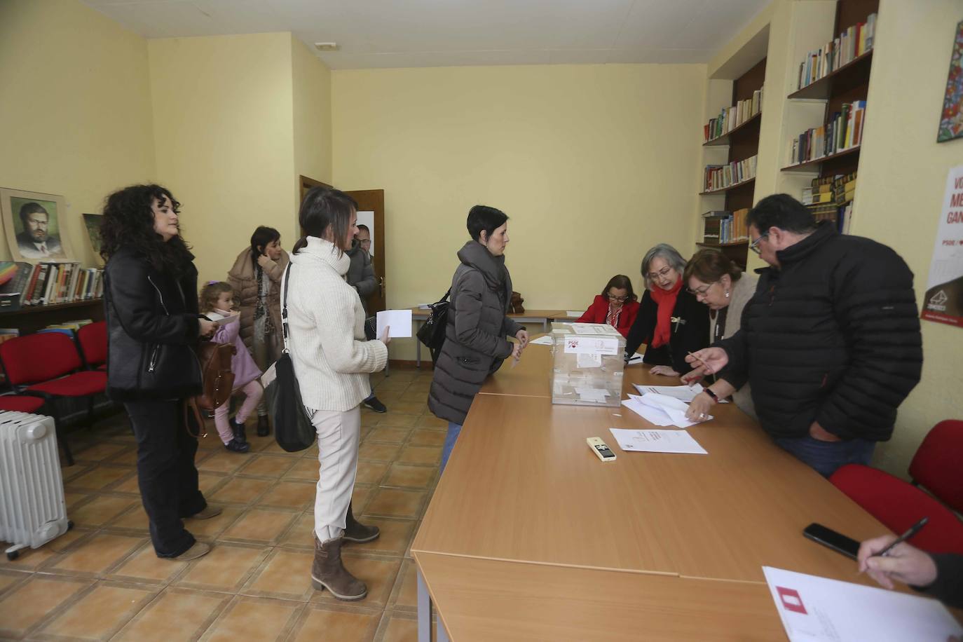 Las primarias del PSOE en Extremadura, en imágenes