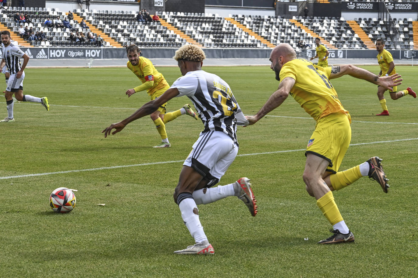 Las mejores imágenes del encuentro entre el CD Badajoz-Navalcarnero