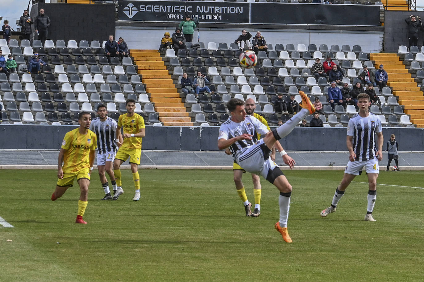 Las mejores imágenes del encuentro entre el CD Badajoz-Navalcarnero