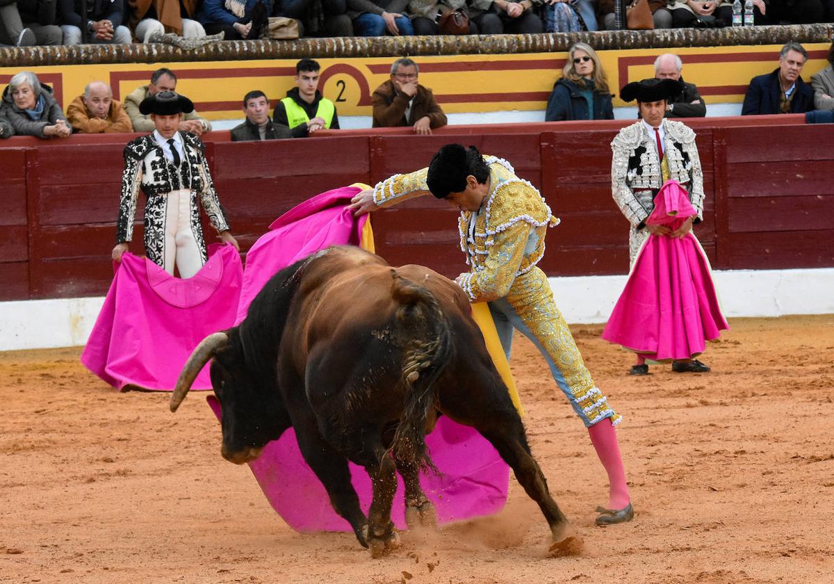 La corrida de Juan Ortega, Roca Rey y Morante, en imágenes