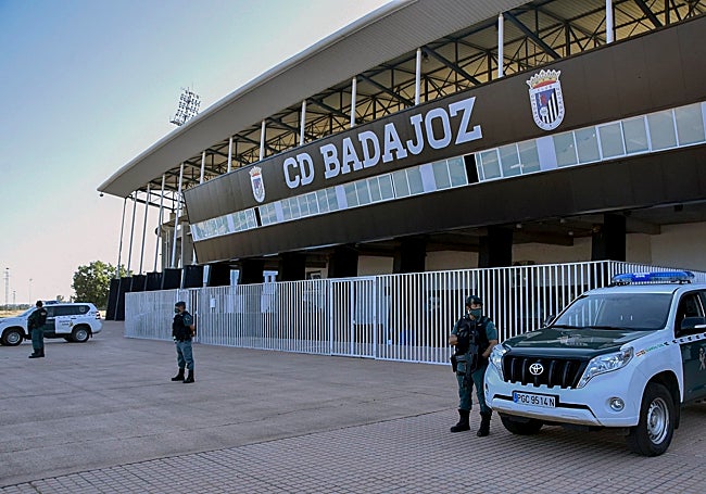 Registro de la Guardia Civil en el Nuevo Vivero.