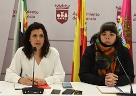 Mavi Mata y Elena Mejías, en la última rueda de prensa de Unidas Podemos.