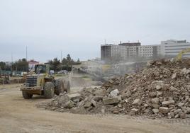 Escombrera en la Urbanización Guadiana.