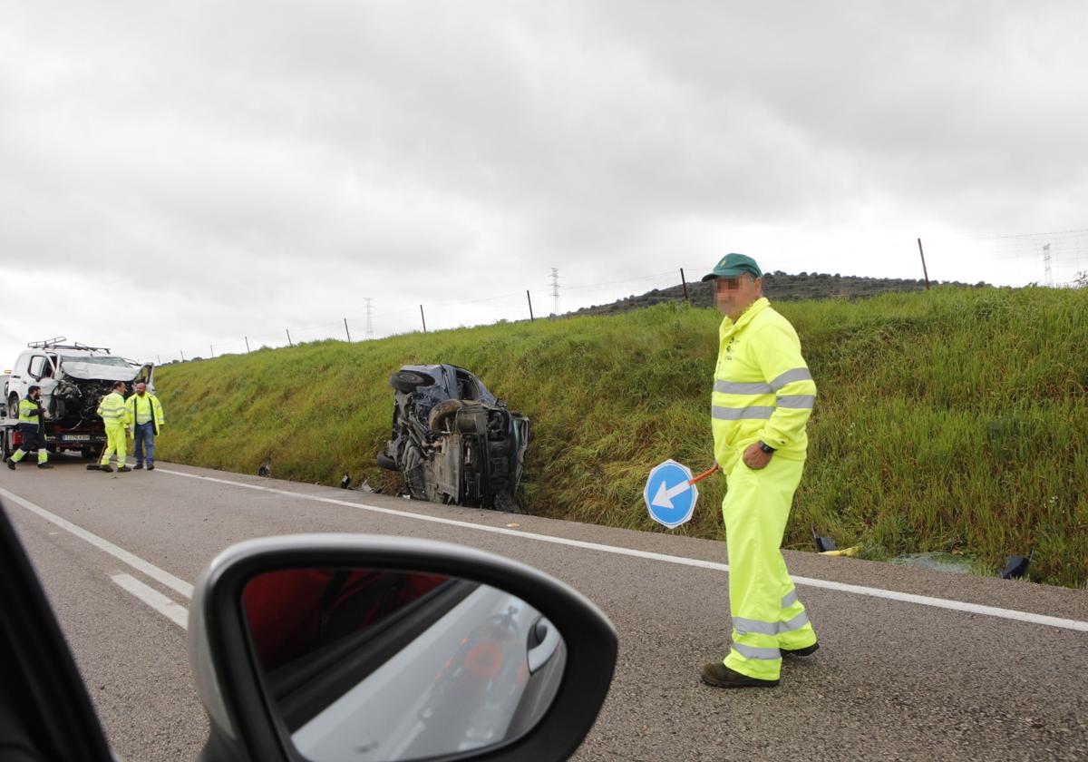 Así han quedado los vehículos tras el choque fronto-lateral en Cáceres