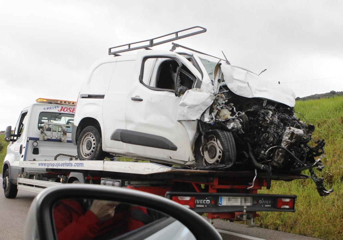 Estado en el que ha quedado uno de los vehículos implicados en el accidente de tráfico.