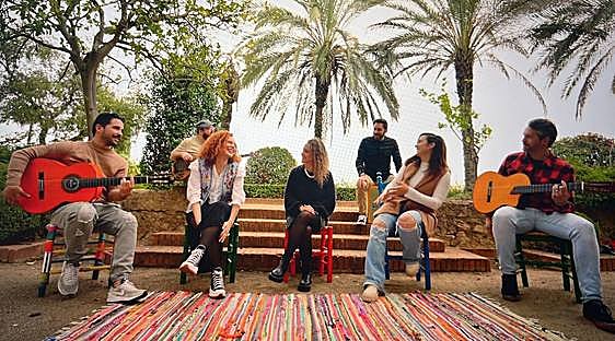 Esta es la rumba del grupo extremeño Entrenotass que homenajea a la mujer
