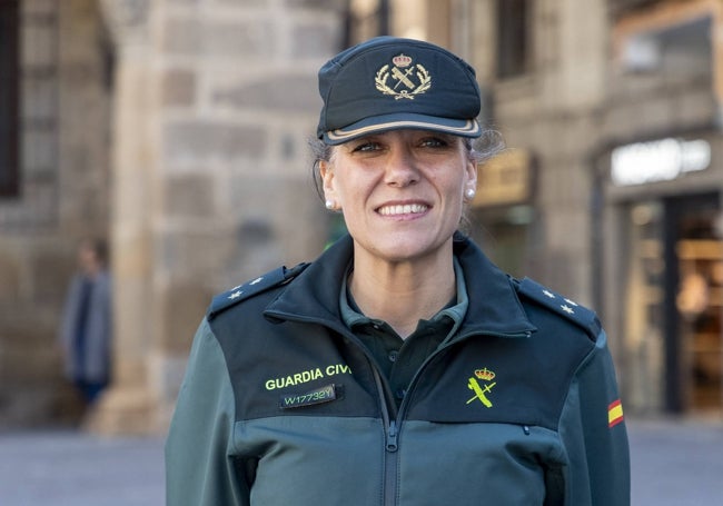 Vicente nació en Cáceres y estudió en la Academia General Militar de Zaragoza.