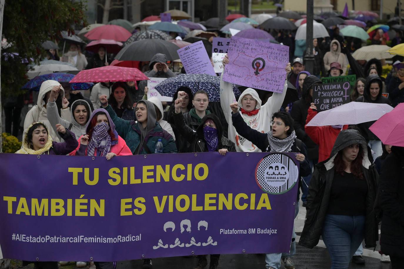 Manifestación en Badajoz con los paraguas como protagonistas. 