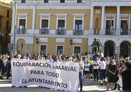 Trabajadores municipales se manifiesta en el verano de 2022 por una subida salarial.