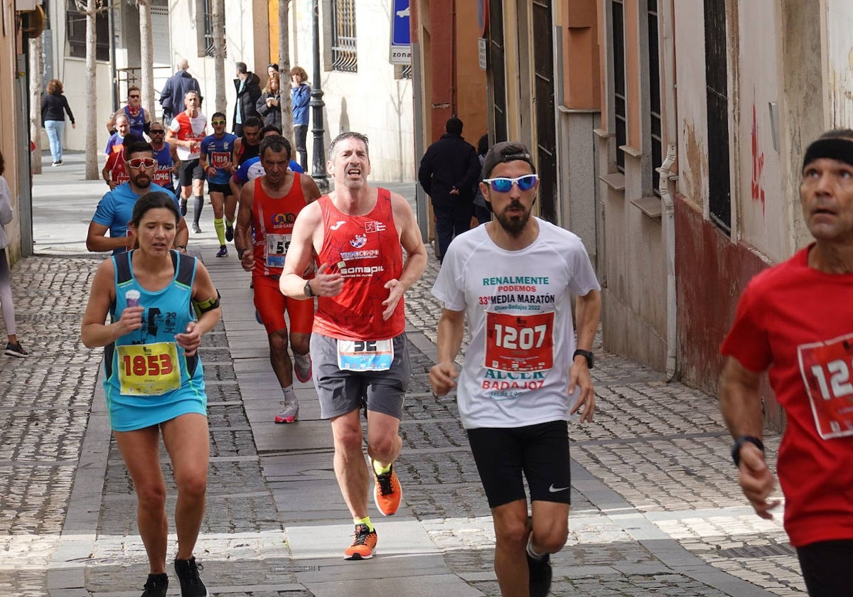 Los corredores, por el Casco Antiguo el año pasado.