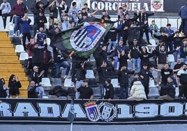 La Grada 1905 durante un partido del Badajoz de esta temporada.