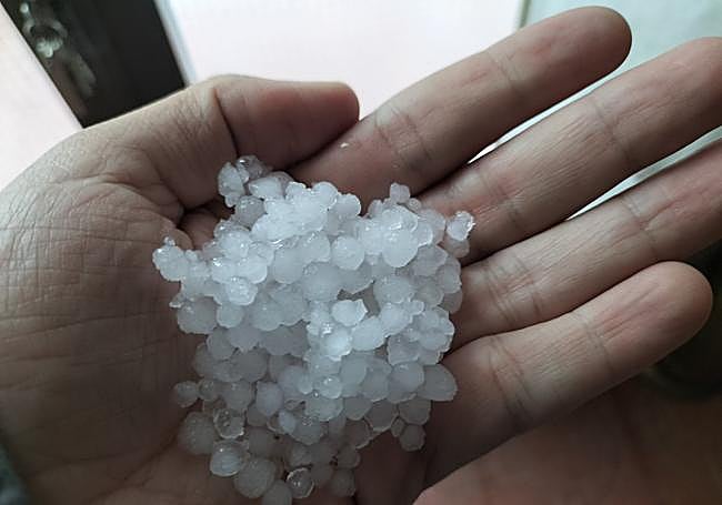 Granizo caído a mediodía en Valencia de Alcántara.
