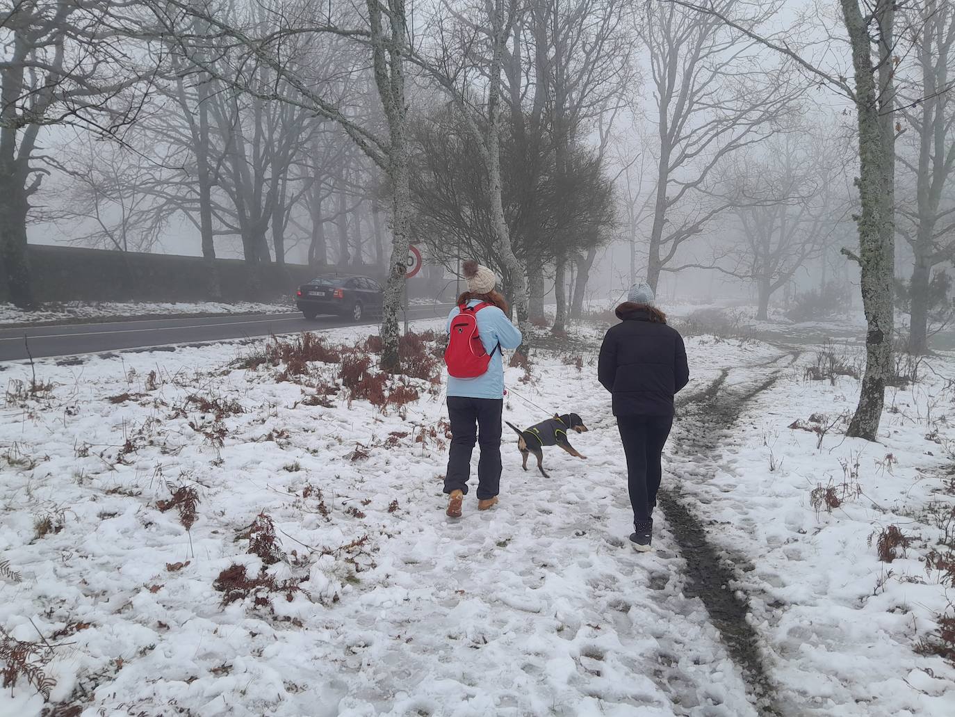 Fotos | Los extremeños aprovechan el domingo para disfrutar de la nieve